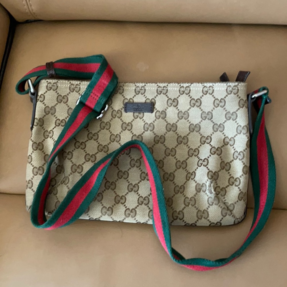 Gucci crossbody bag with cherry line
